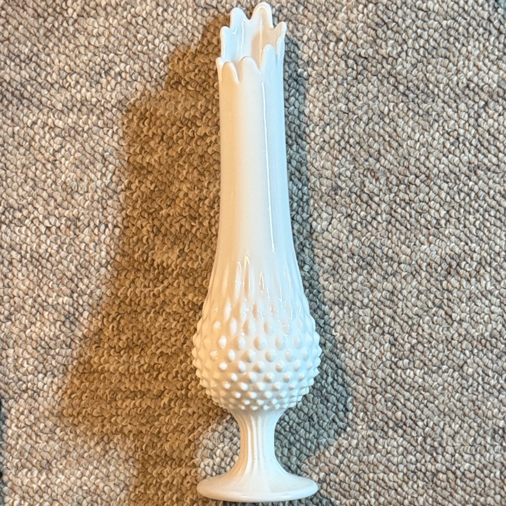 Fenton Hobnail swing Vase